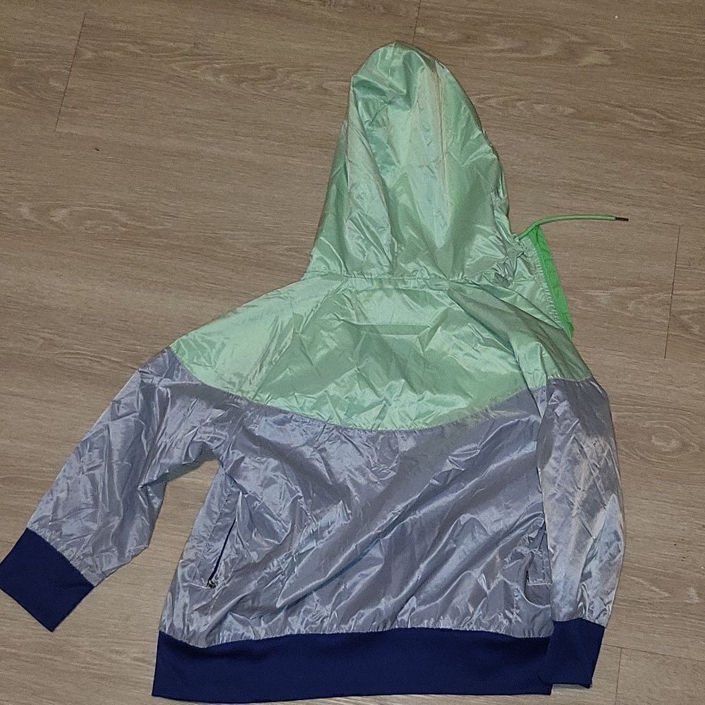 Nike Child’s Color block Track Zipper Jacket - Picture 3 of 3